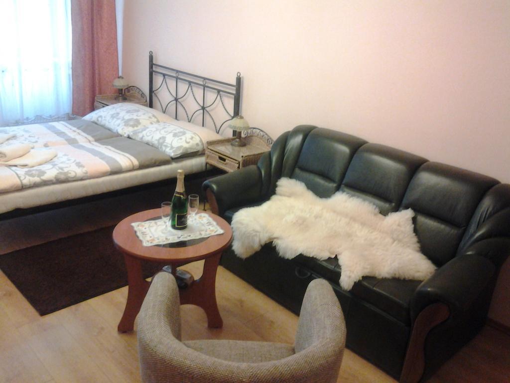 U Tri Jehnatek Apartment Karlovy Vary Bilik gambar